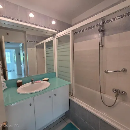 St Aygulf, Plages Et Commerces A Pied, Piscine Dans Residence, Parking Couvert Gratuit Fréjus
