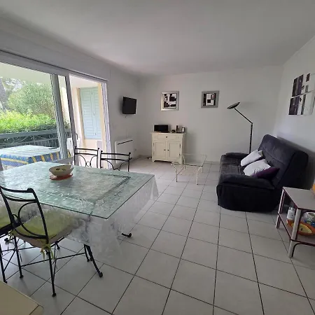 Διαμέρισμα St Aygulf, Plages Et Commerces A Pied, Piscine Dans Residence, Parking Couvert Gratuit Fréjus
