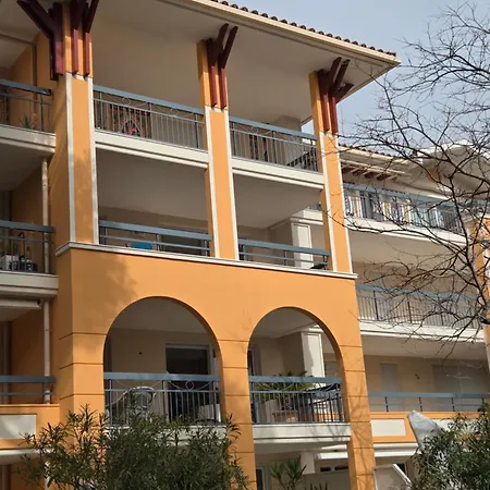 St Aygulf, Plages Et Commerces A Pied, Piscine Dans Residence, Parking Couvert Gratuit * Fréjus